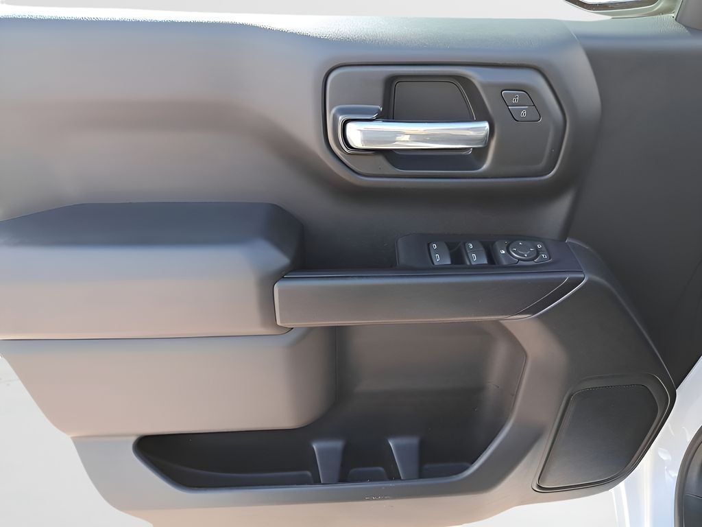 2025 Chevrolet Silverado Custom