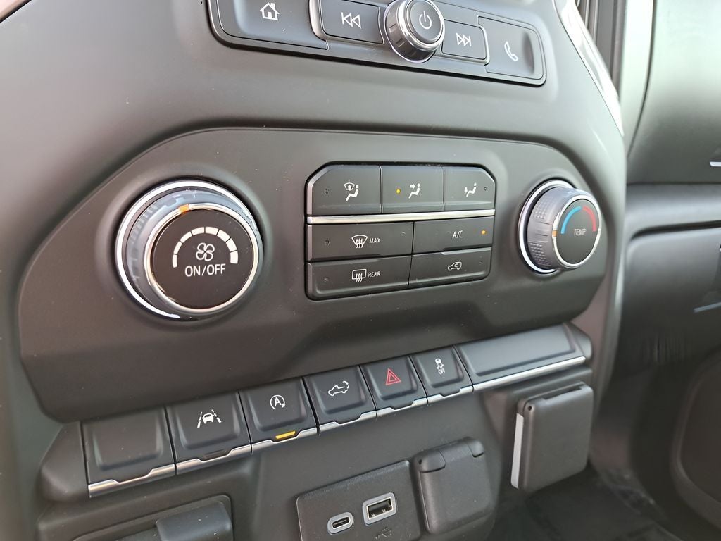 2025 Chevrolet Silverado Custom