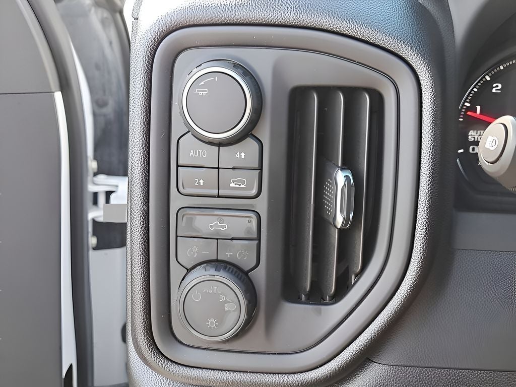 2025 Chevrolet Silverado Custom