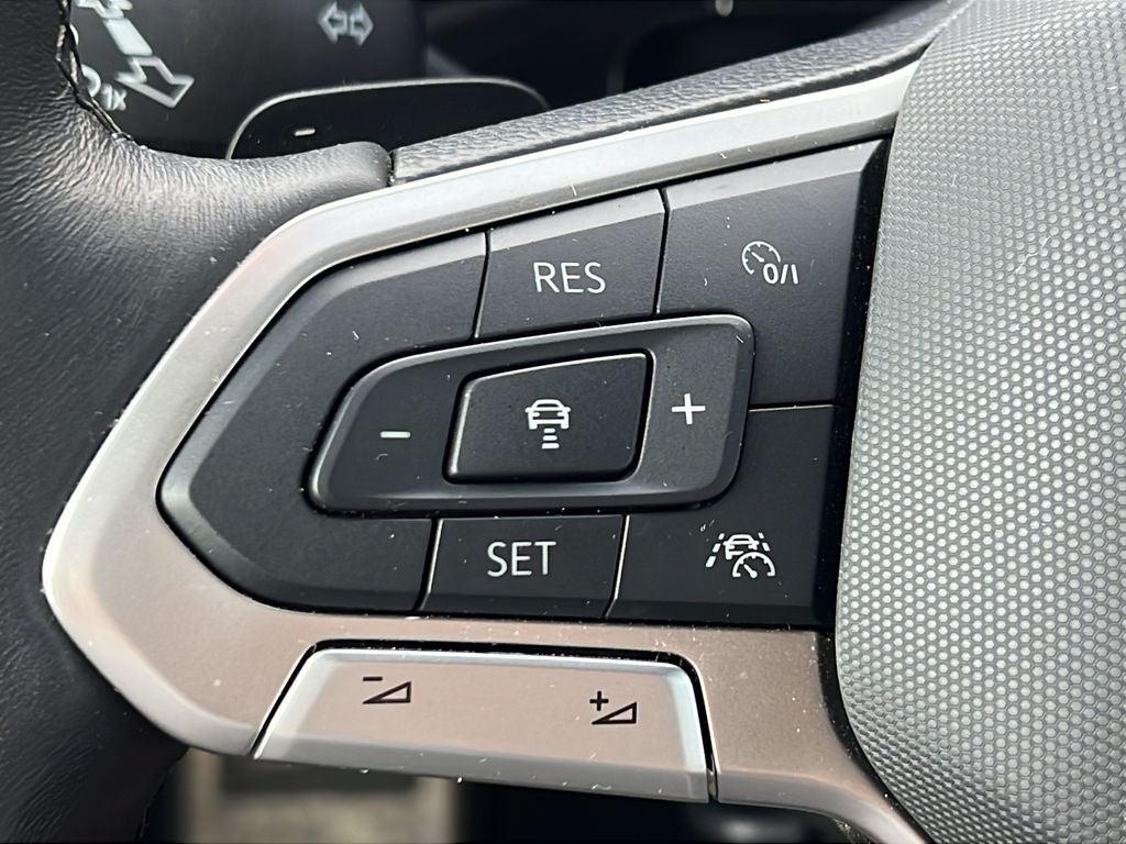 2024 Volkswagen Atlas Cross Sport 2.0T SEL Premium R-Line