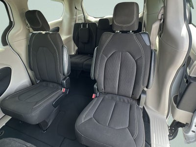 2024 Chrysler Voyager LX