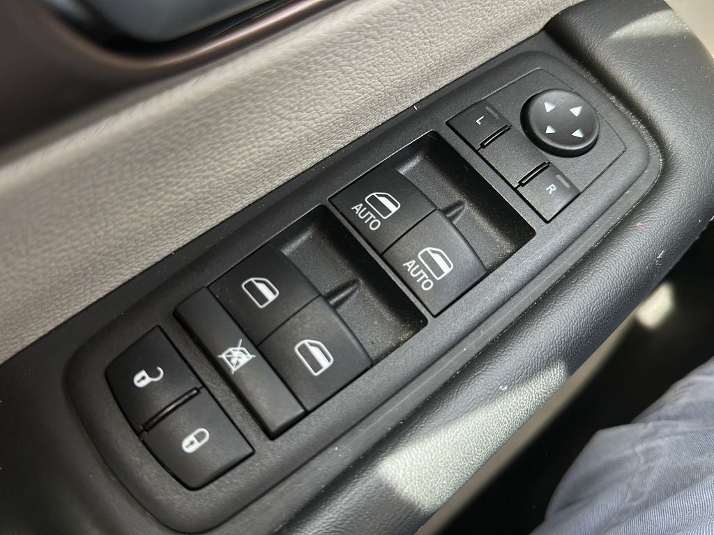 2024 Chrysler Voyager LX