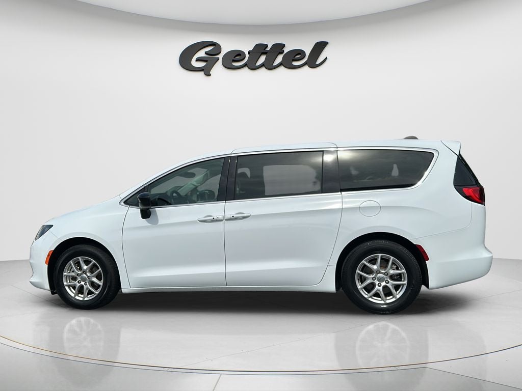 2024 Chrysler Voyager LX