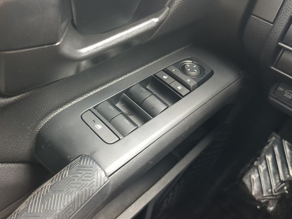 2024 Toyota TACOMA SR5 SR5