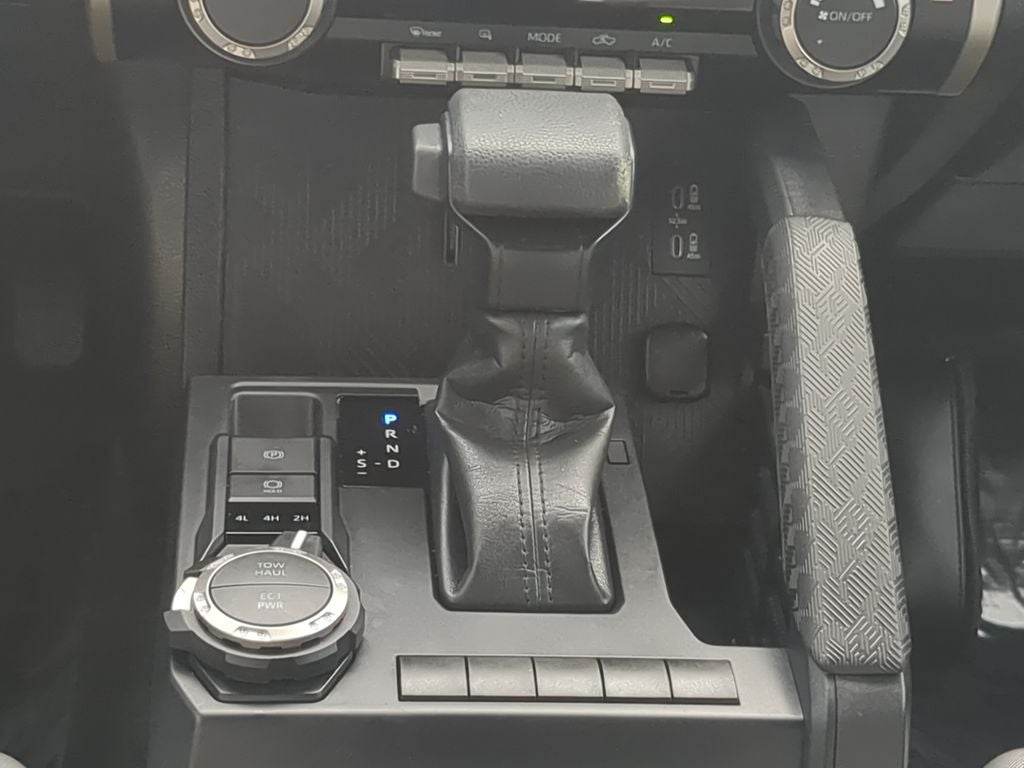 2024 Toyota TACOMA SR5 SR5