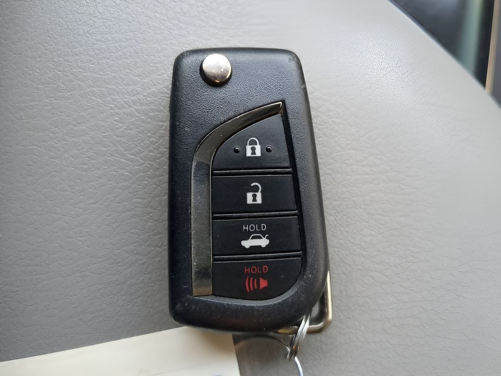 2020 Toyota CAMRY LE