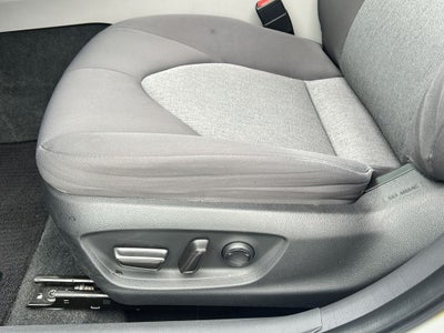 2022 Toyota Camry Hybrid LE