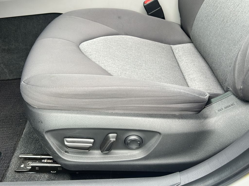 2022 Toyota Camry Hybrid LE
