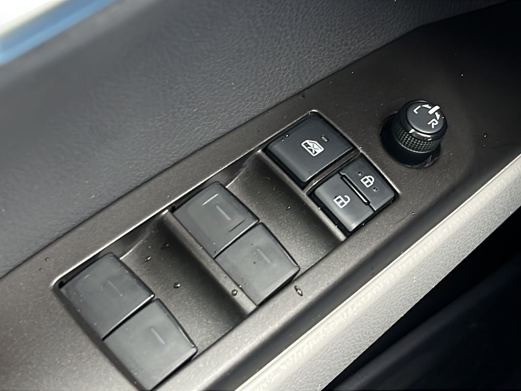 2022 Toyota Camry Hybrid LE