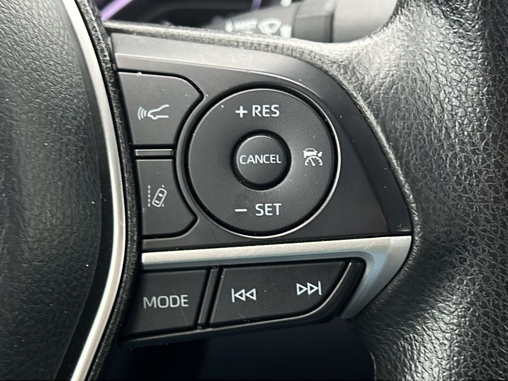 2022 Toyota Camry Hybrid LE
