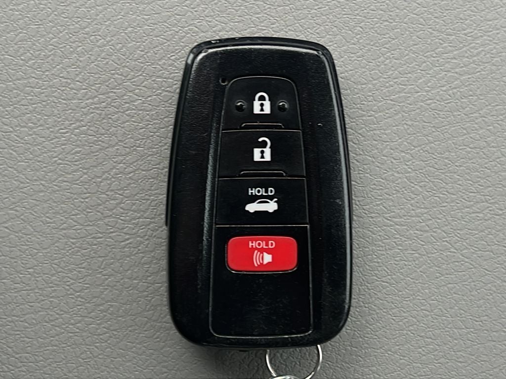 2022 Toyota Camry Hybrid LE