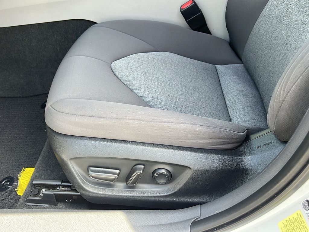 2022 Toyota Camry Hybrid LE