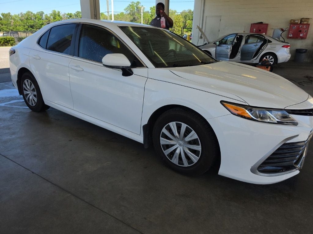 2022 Toyota Camry Hybrid LE