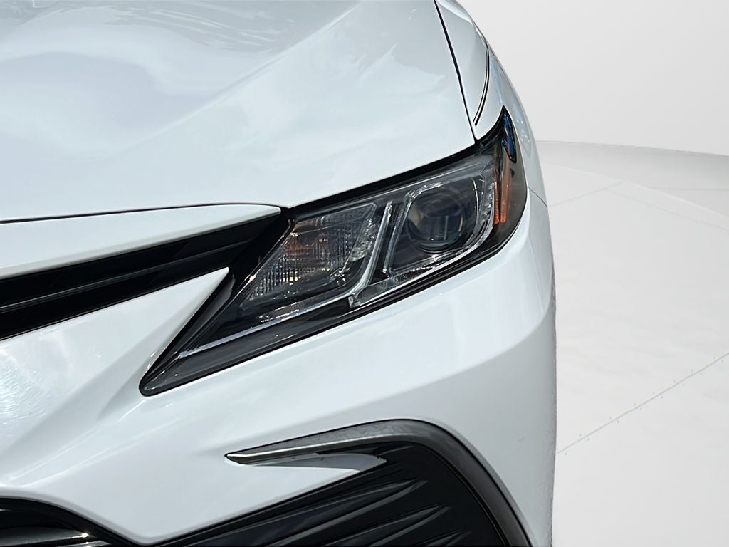2022 Toyota Camry Hybrid LE