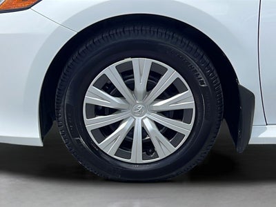 2022 Toyota Camry Hybrid LE