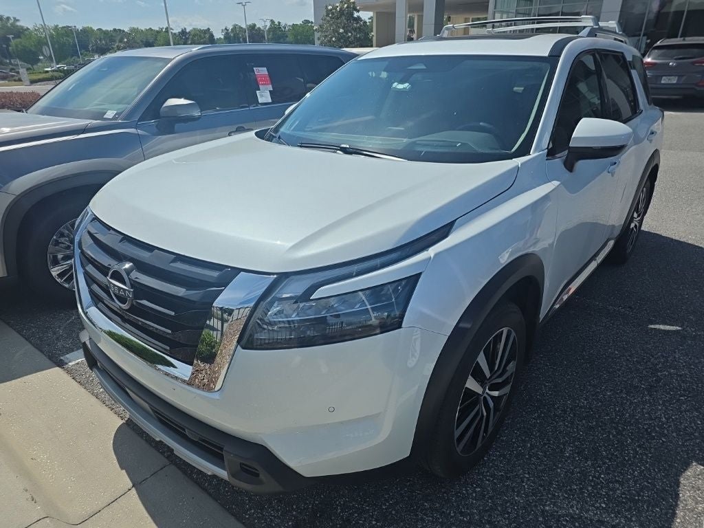 2025 Nissan Pathfinder Platinum
