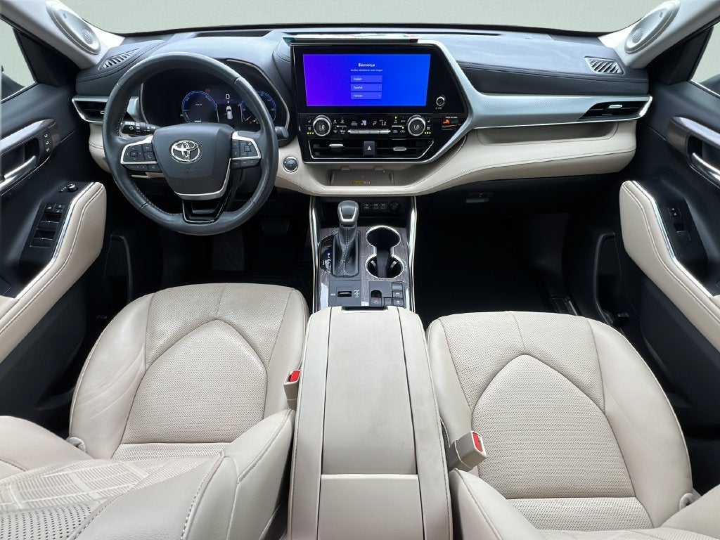 2023 Toyota Highlander Hybrid Platinum