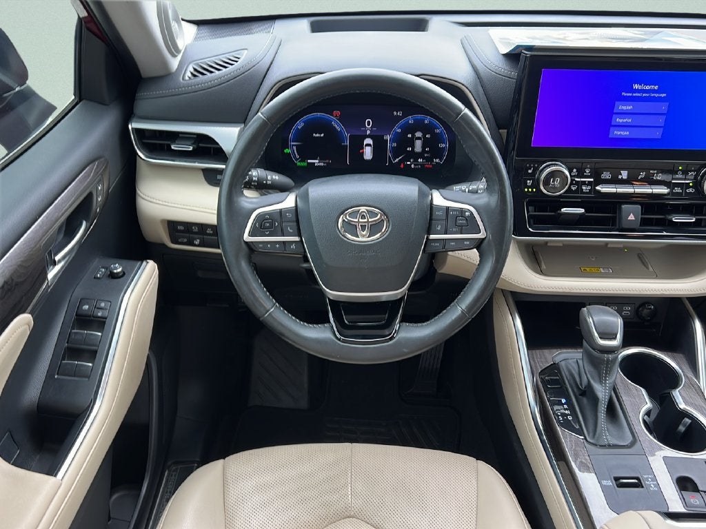 2023 Toyota Highlander Hybrid Platinum