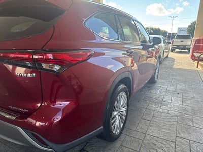 2023 Toyota Highlander Hybrid Platinum