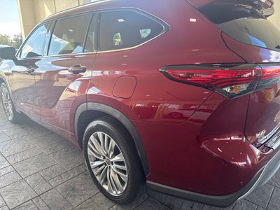 2023 Toyota Highlander Hybrid Platinum