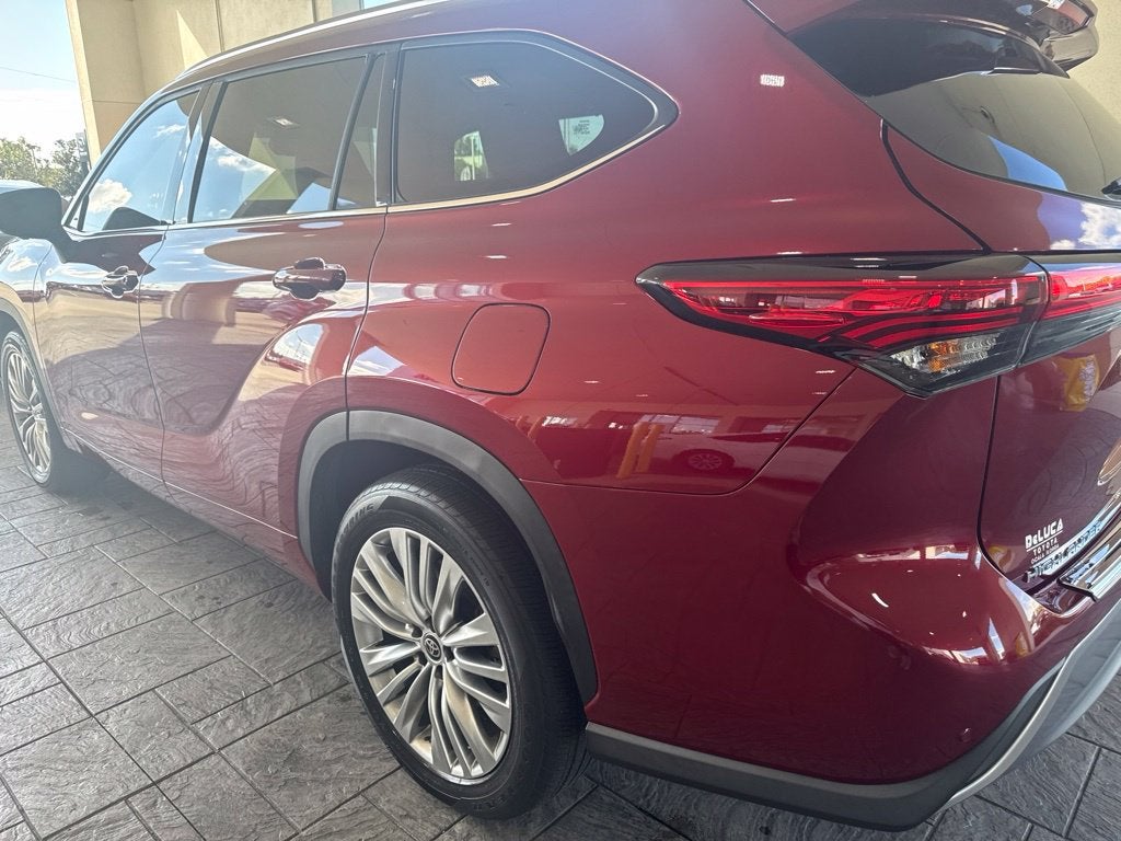 2023 Toyota Highlander Hybrid Platinum