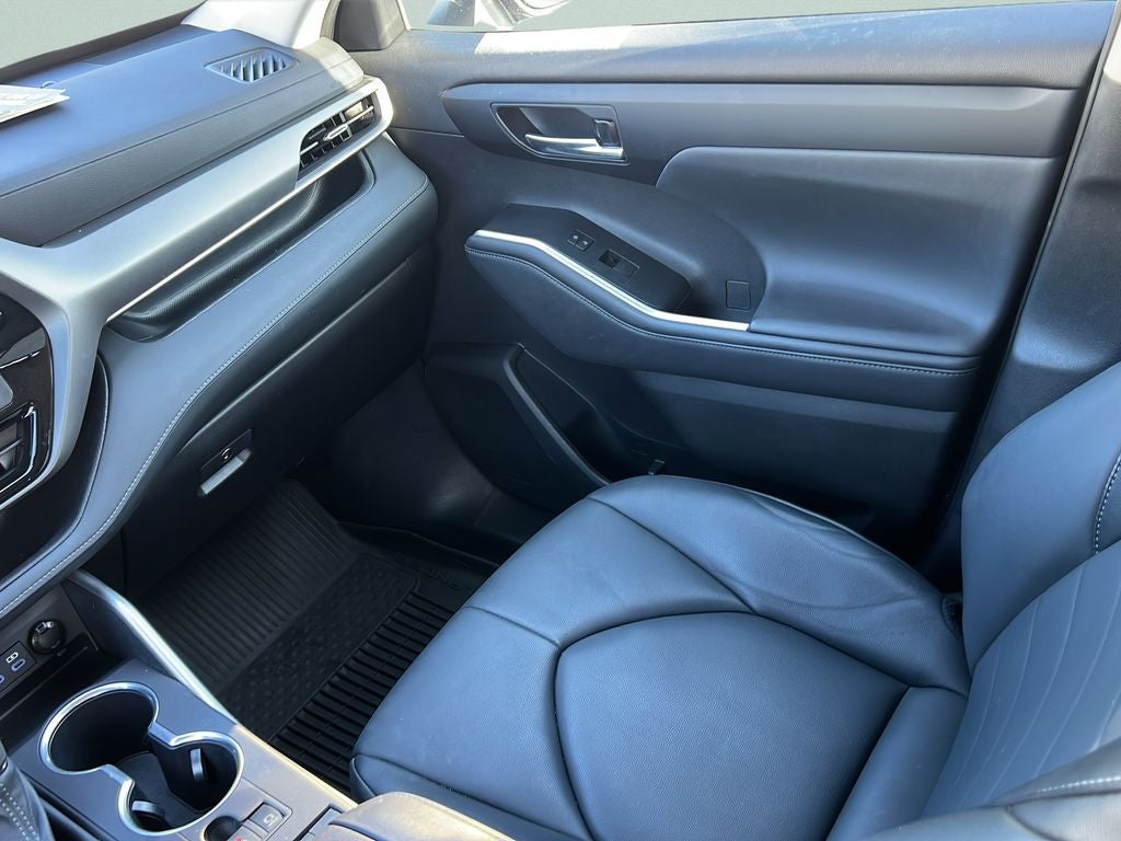 2022 Toyota Highlander Hybrid XLE
