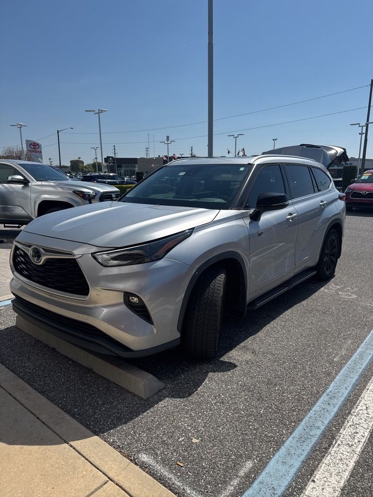 2022 Toyota HIGHLANDER XLE