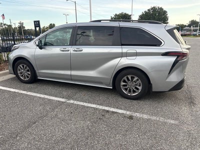 2025 Toyota Sienna XLE 8 Passenger