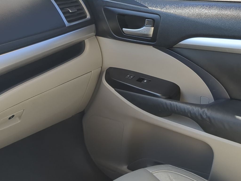 2014 Toyota HIGHLANDER XLE V6