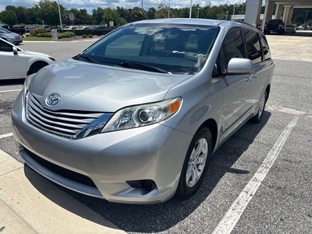 2017 Toyota Sienna LE 8 Passenger