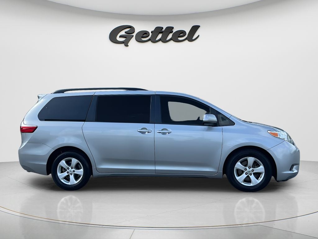 2017 Toyota Sienna LE 8 Passenger