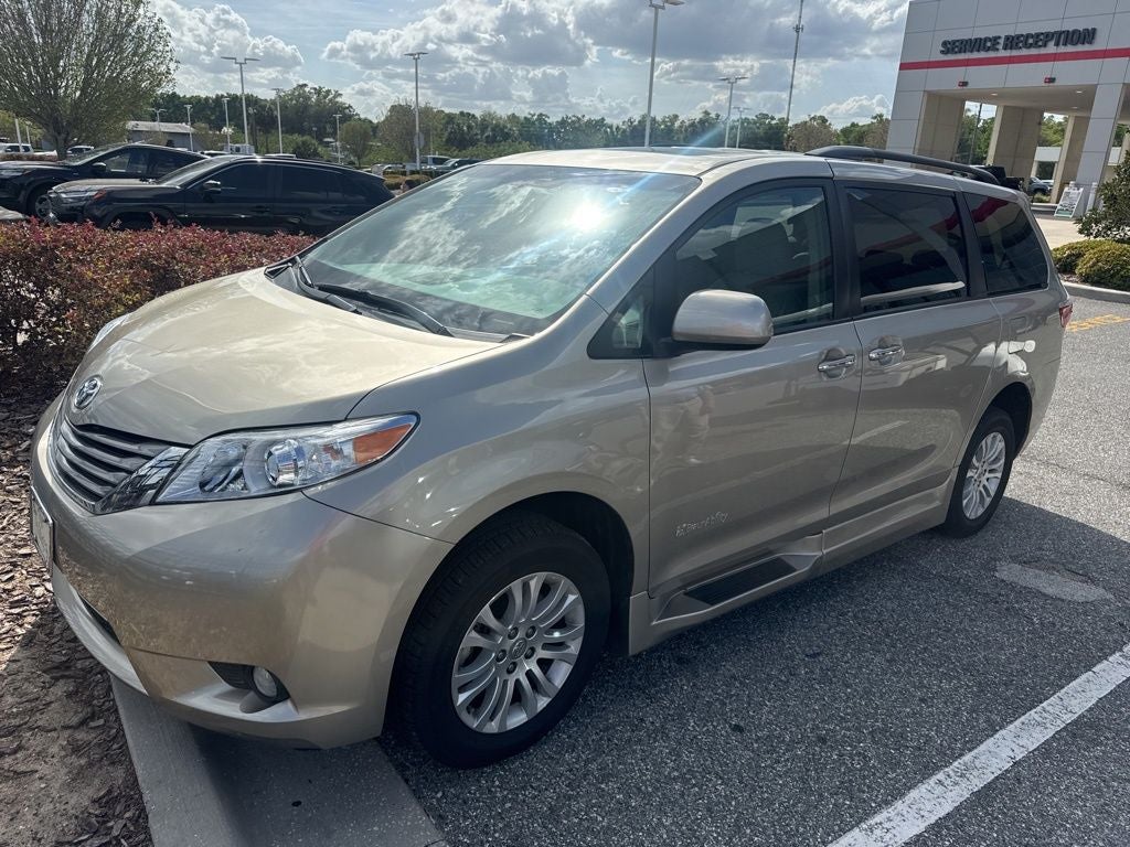 2016 Toyota SIENNA XLE 3.5L XLE 8 Passenger