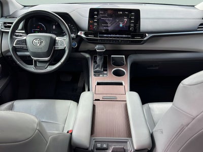 2021 Toyota Sienna XLE 8 Passenger