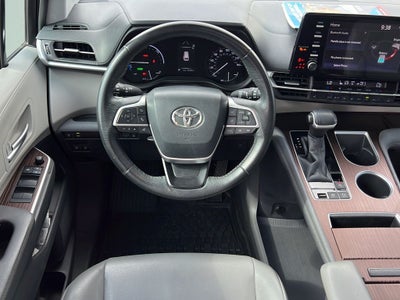 2021 Toyota Sienna XLE 8 Passenger