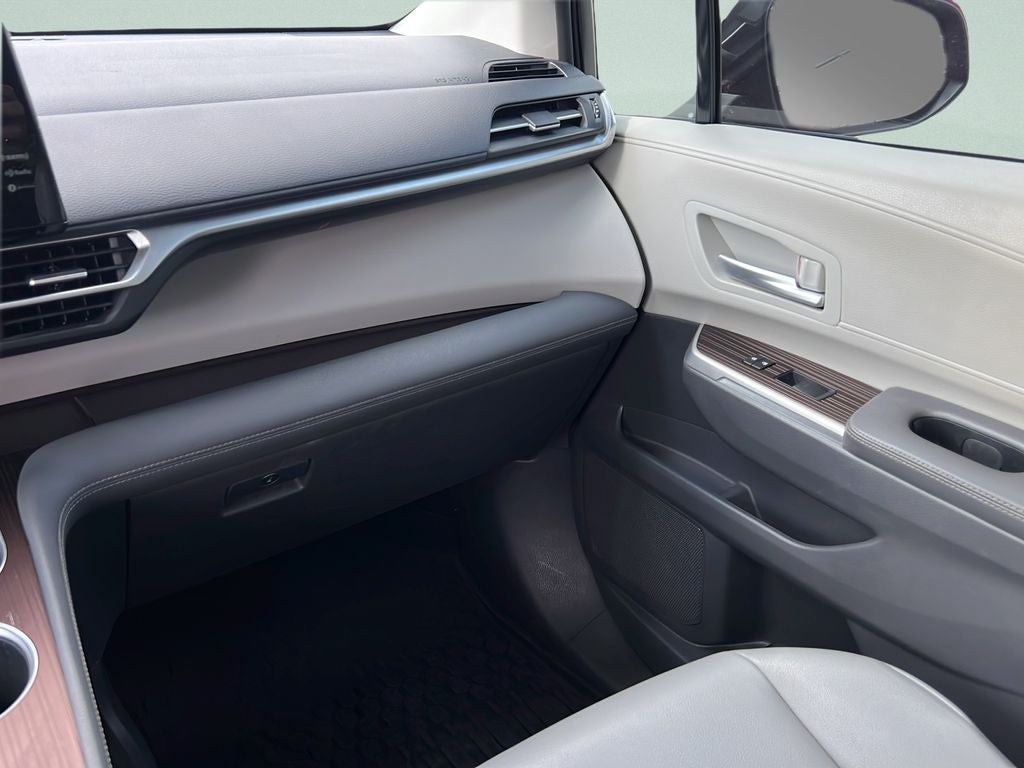 2021 Toyota Sienna XLE 8 Passenger