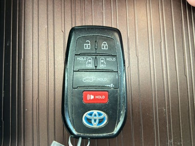 2021 Toyota Sienna XLE 8 Passenger