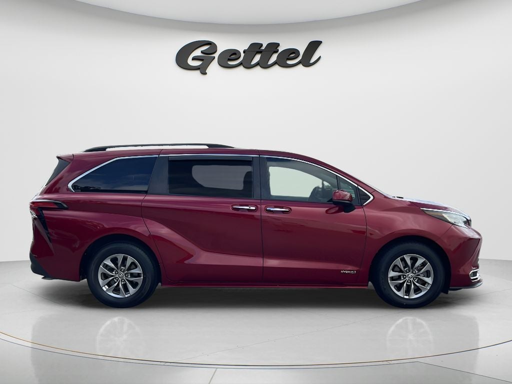 2021 Toyota Sienna XLE 8 Passenger