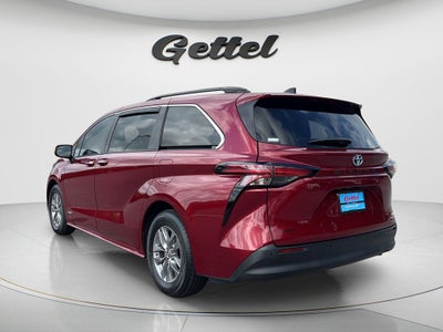 2021 Toyota Sienna XLE 8 Passenger