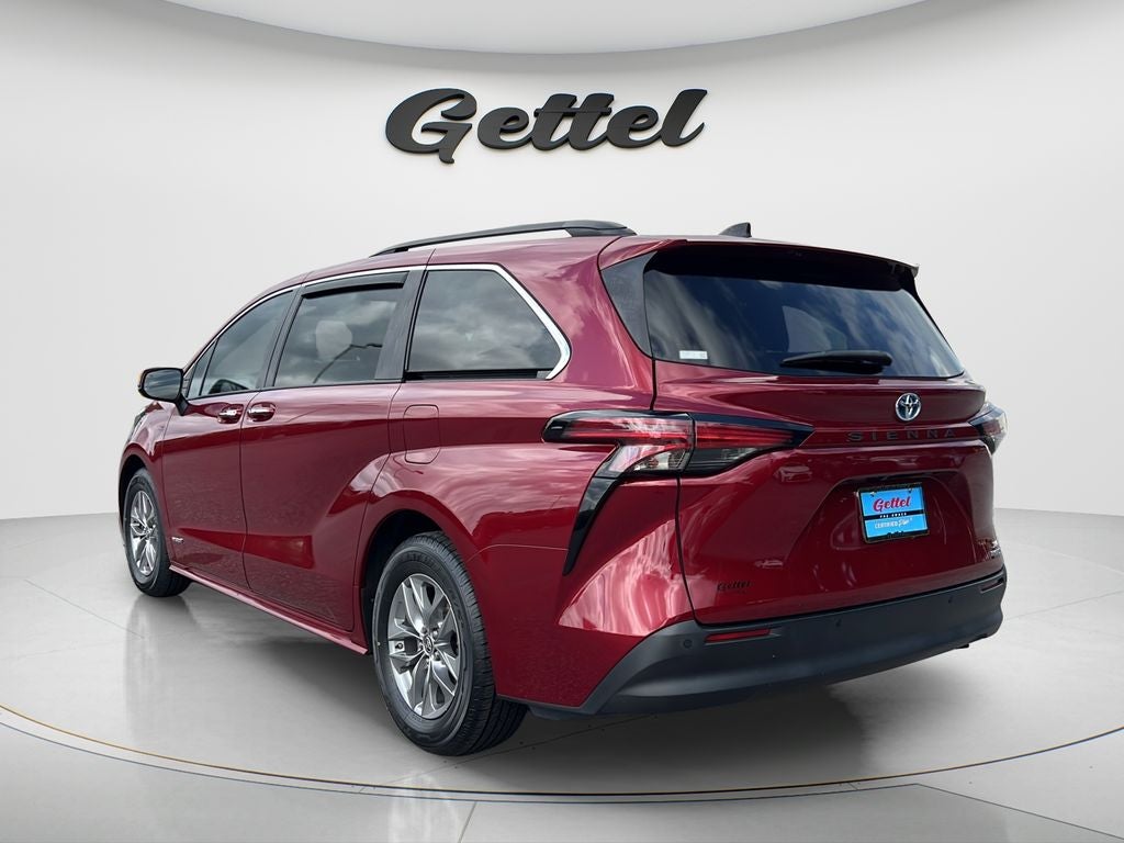 2021 Toyota Sienna XLE 8 Passenger