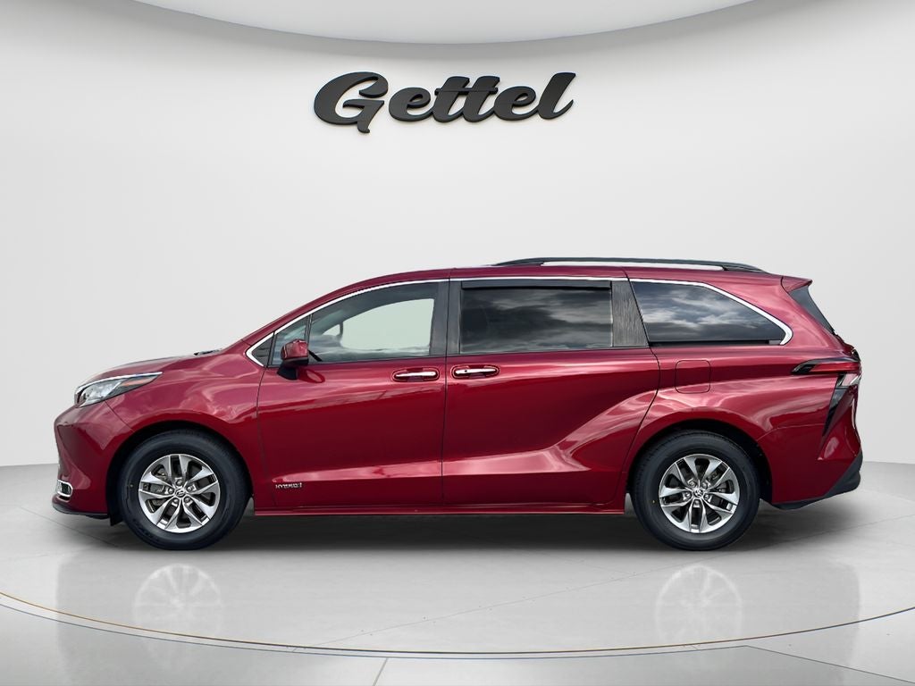 2021 Toyota Sienna XLE 8 Passenger