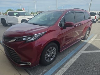 2021 Toyota Sienna XLE 8 Passenger