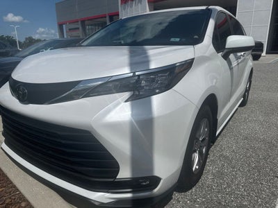 2026 Toyota Sienna XLE 8 Passenger