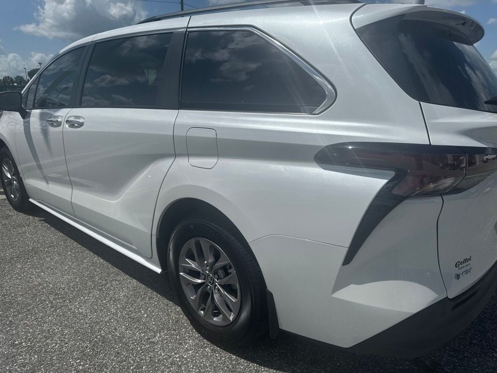 2026 Toyota Sienna XLE 8 Passenger