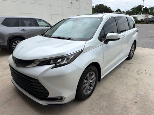 2022 Toyota Sienna XLE 8 Passenger