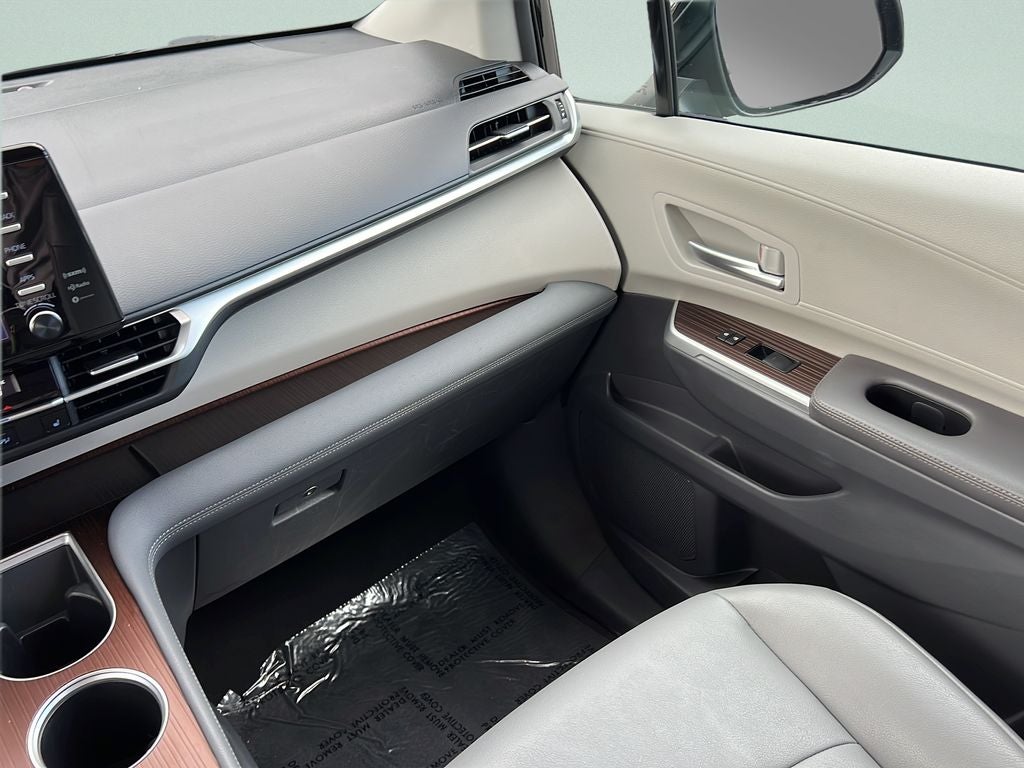 2024 Toyota Sienna XLE 8 Passenger