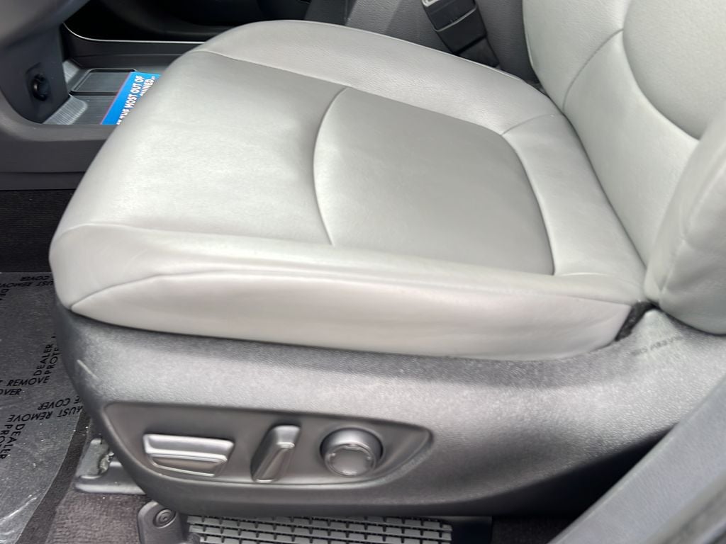 2024 Toyota Sienna XLE 8 Passenger