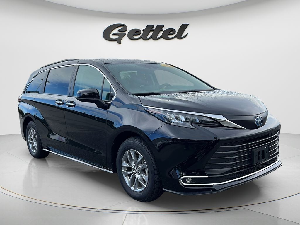 2024 Toyota Sienna XLE 8 Passenger