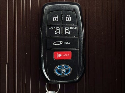2024 Toyota Sienna XLE 8 Passenger