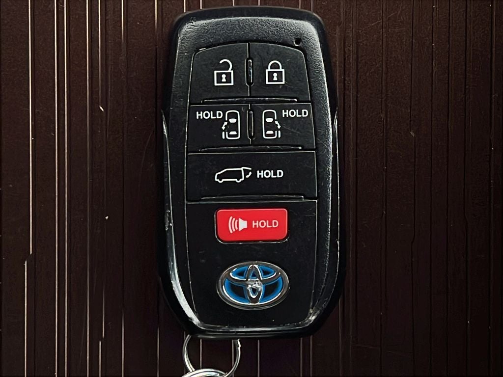 2024 Toyota Sienna XLE 8 Passenger