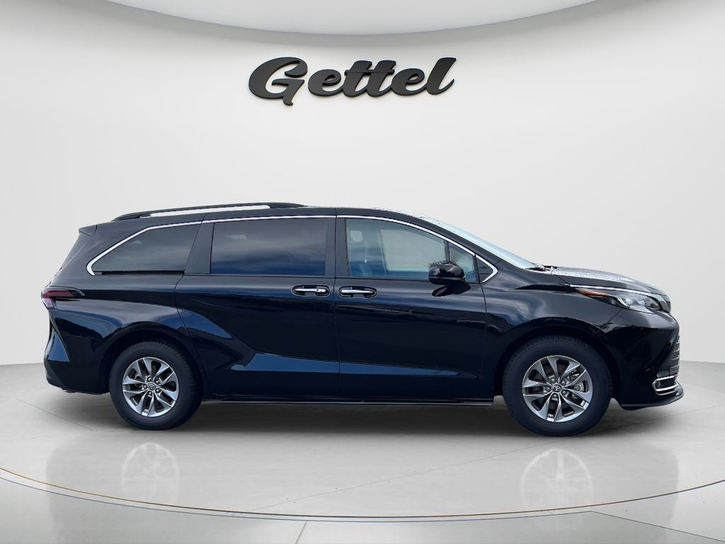 2024 Toyota Sienna XLE 8 Passenger